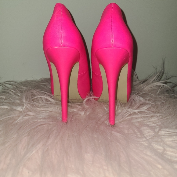 Hot pink Heels - Picture 2 of 3